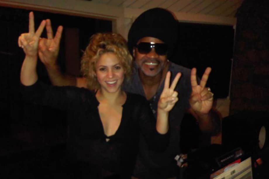 Shakira con Carlinhos Brown. / Tomada de Facebook.com/shakira