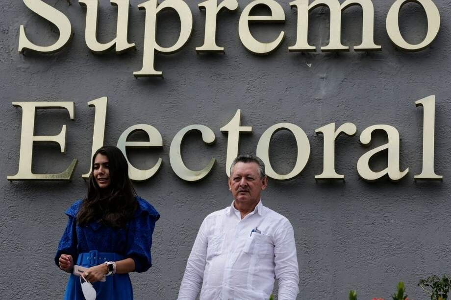 Berenice Quezada y Óscar Sobalvarro, fórmula del partido Alianza Ciudadanos por la Libertad para las elecciones en Nicaragua.
