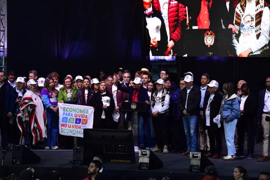 El presidente Gustavo Petro estuvo acompañado de su gabinete en las marchas de este 19 de febrero.