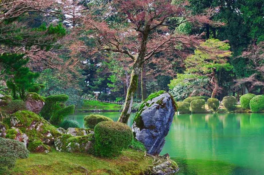 Estanque del parque Kenrokuen, en Kanazawa. / Foto 123rf