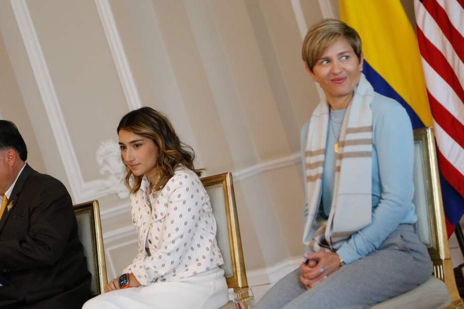 Canciller Laura Sarabia, y primera dama, Verónica Alcocer.