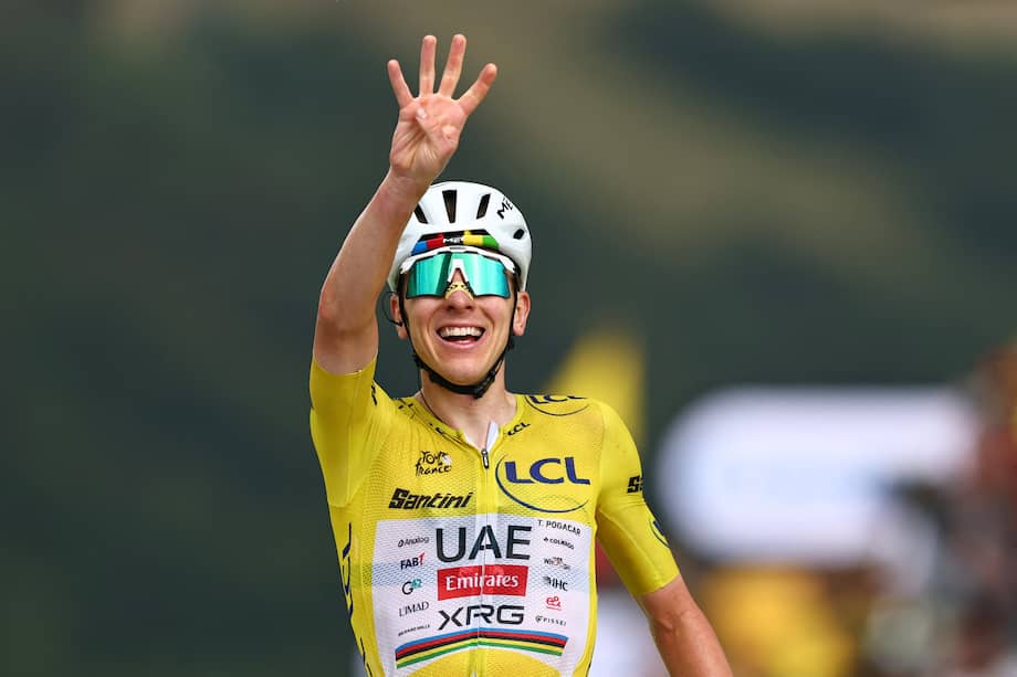Tadaej Pogacar celebra su cuarta victoria de etapa en el Tour de Francia 2026.