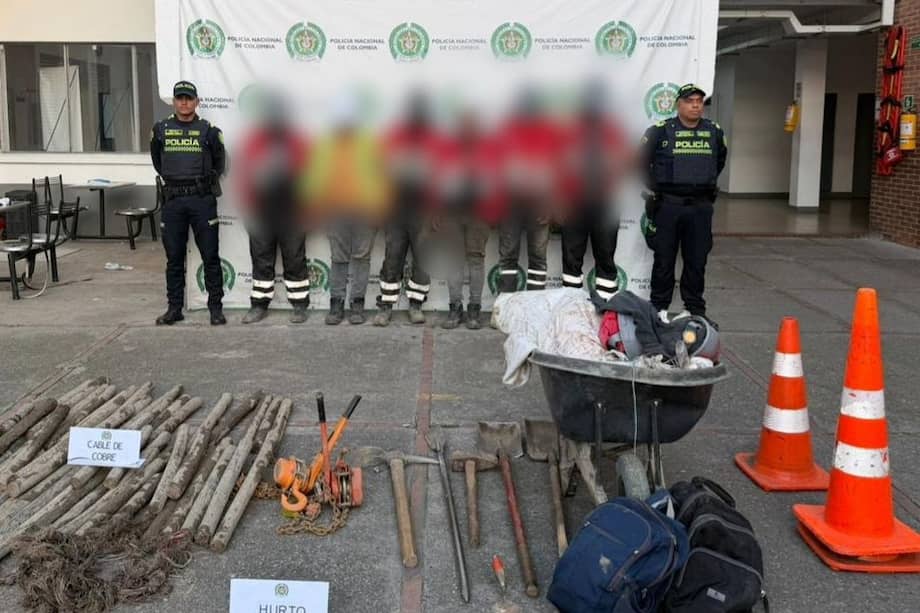 Los detenidos portaban prendas exclusivas de funcionarios de lIDU y herramientas sofisticadas para extraer el cable.