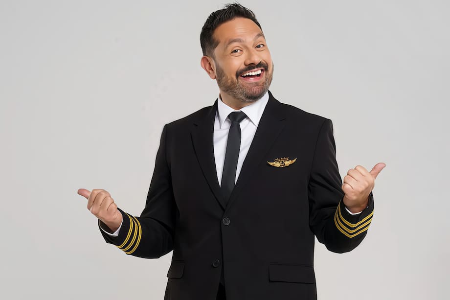 Santiago Rodríguez fue anunciado como el conductor de 'La vuelta al Mundial en 80 risas', la nueva edición del tradicional formato humorístico de Caracol Televisión que se estrenará muy pronto.