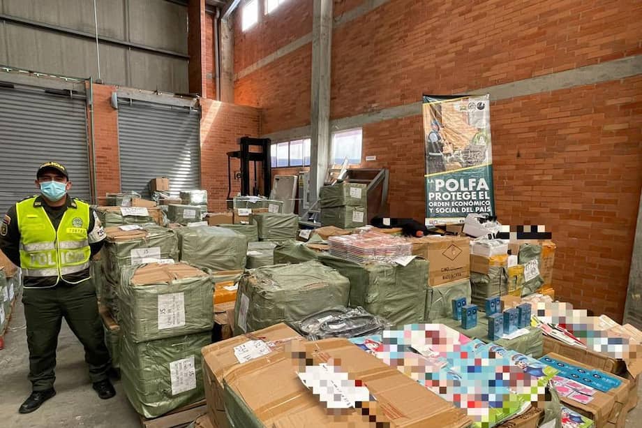 Dentro de la mercancía incautaba había accesorios para celulares y autopartes.