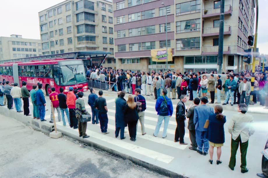 El sistema se ha visto afectado por serios líos financieros, que implican la quiebra de los operadores Coobus S.A.S. y Egobus, generando serios déficits por la rebaja de las tarifas.