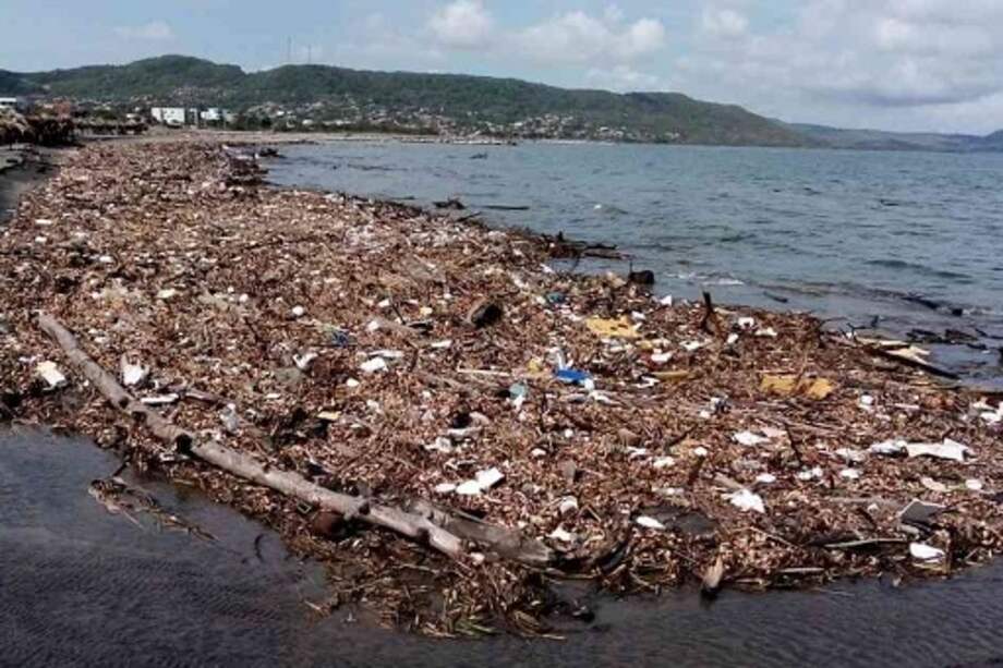 El mal manejo de los desechos es evidencia de la desidia que muchos colombianos han sentido históricamente hacia la sostenibilidad ambiental.