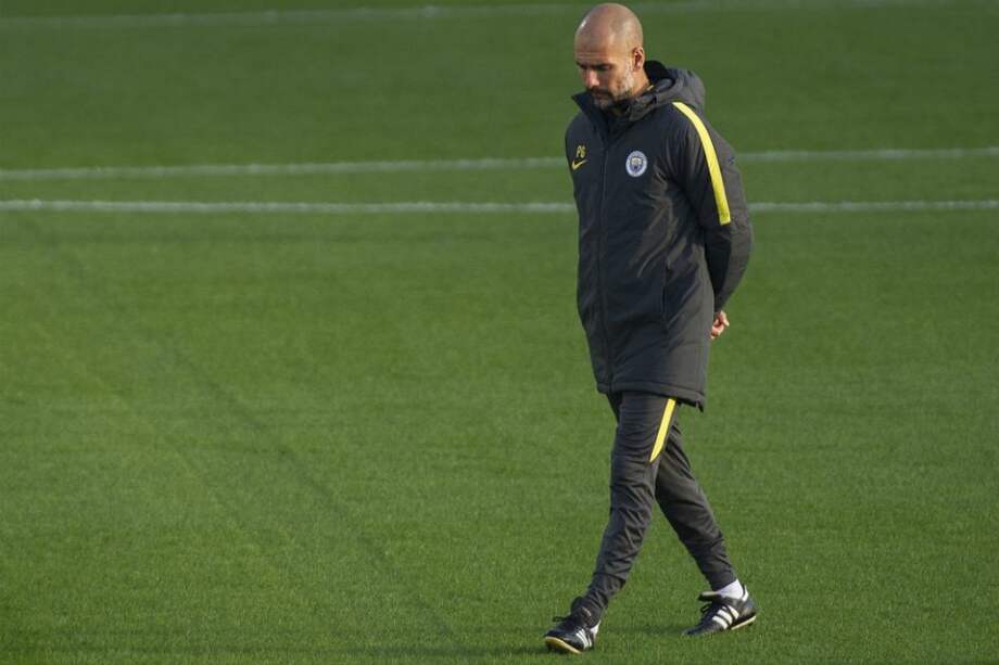 Pep Guardiola, durante un entrenamiento del Manchester City, previo al duelo frente a Barcelona. / EFE