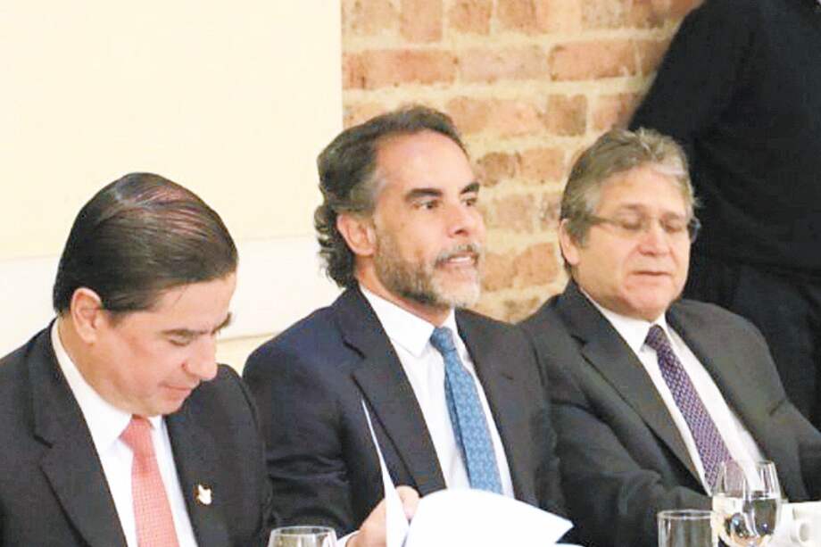 El ministro del Interior, Guillermo Rivera, insiste en que el gobierno de Santos no está de acuerdo con habilitar otra vez el transfuguismo. /Mauricio Alvarado - El Espectador