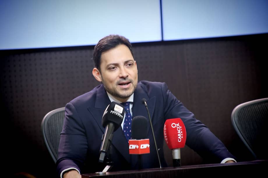 Senador Carlos Fernando Motoa.