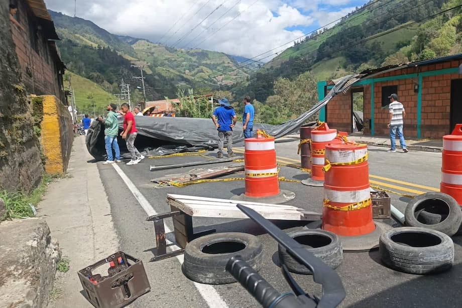 Los habitantes de la zona donde se presentó el derrumbe piden que se les garantice la reubicación.