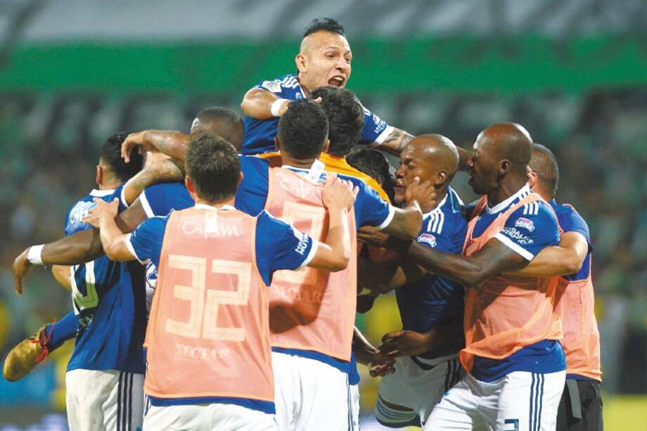 Los jugadores de Millonarios celebran el título de la Superliga Águila. / EFE