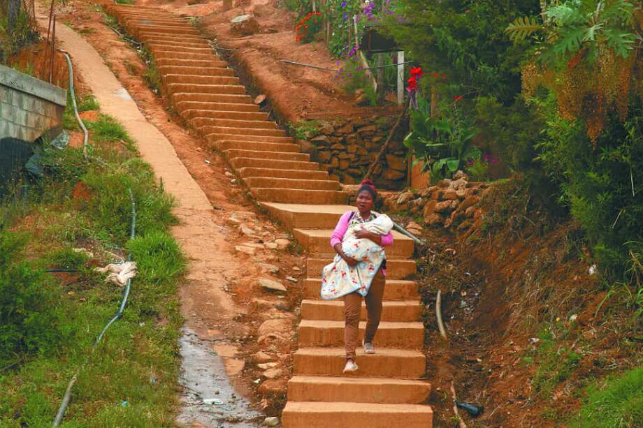 Para ir al médico, los habitantes de Granizal deben ir al casco urbano de Bello y pagar cuatro pasajes por persona. / Diana Flórez Osorio