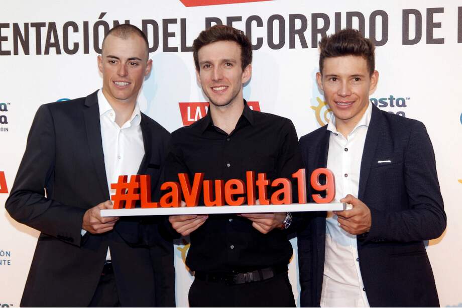 Miguel Ángel López (der.) ciclista colombiano del equipo Astana. / EFE