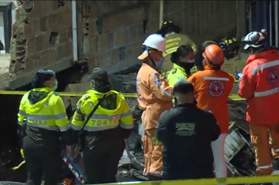 Un camión de reciclaje se quedó sin frenos y colisionó contra una vivienda.