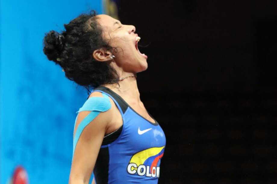 Manuela Berrío se quedó con la plata en el mundial sub-17. / IWF Weightlifting