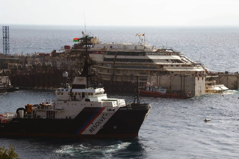 "Costa Concordia" será reflotado el lunes para su último viaje
