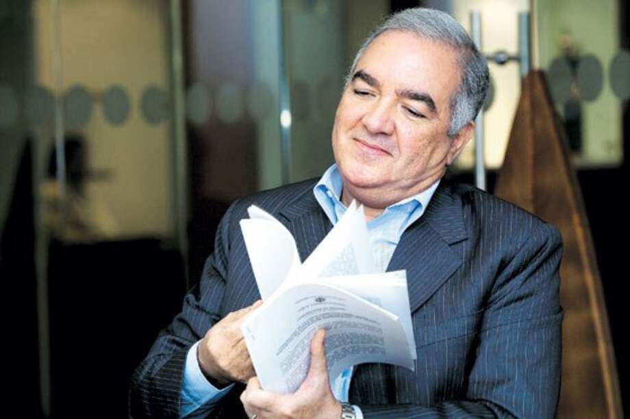 Contralor denuncia "cláusula insólita" en arrendamiento de sede