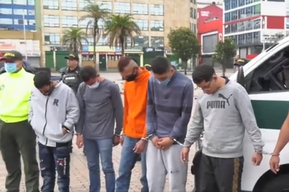 Capturan a integrantes de ‘Los Chobis’ y ‘Los Ferreros’, redes de microtráfico y hurto en Bogotá.