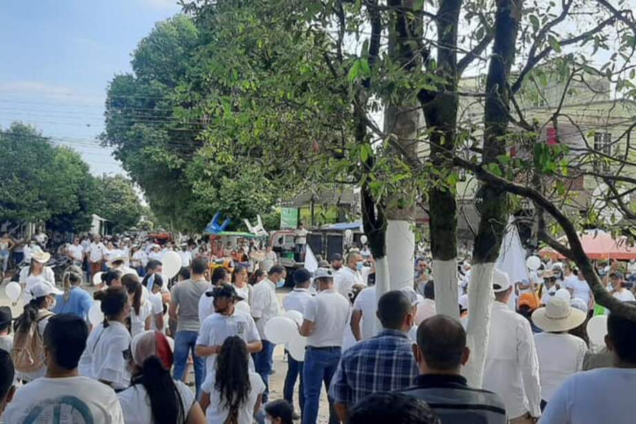 En la marcha participan los alcaldes de seis municipios del departamento.