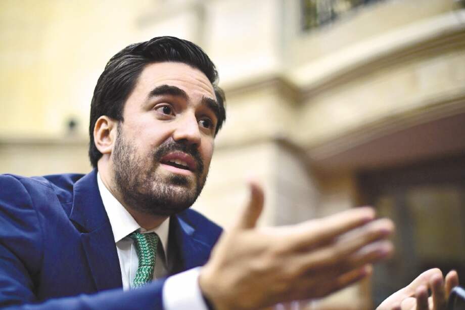 La iniciativa ya superó tres de ocho debates; sin embargo, en menos de un mes (antes del 20 de junio) debe tener una cuarta discusión o se hundirá. Según Santos, este proyecto tiene la posibilidad de renovar la confianza de la gente en el Congreso.