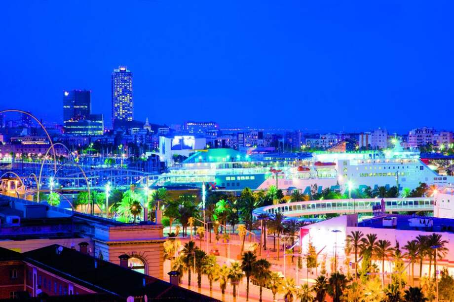 Barcelona es también una capital gastronómica. En ella es posible disfrutar de los mejores platos típicos de España.