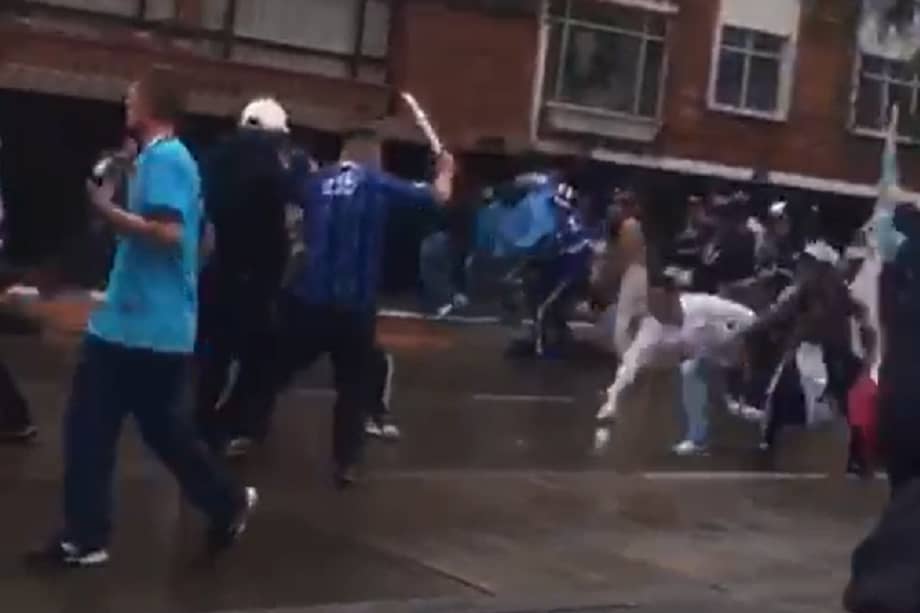 Hinchas de Millonarios protagonizaron un enfrentamiento en las inmediaciones de El Campín.