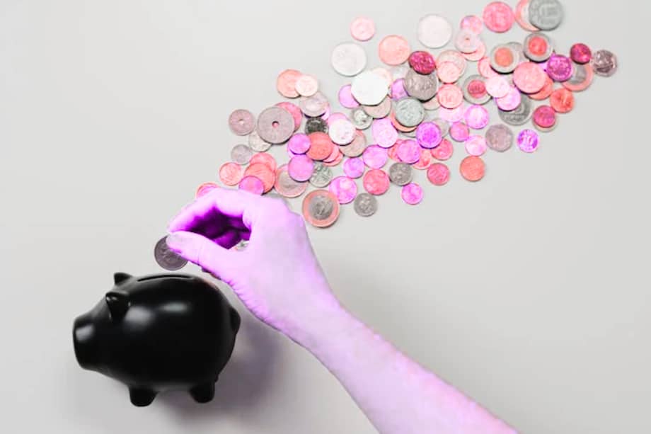 Desde la menstruación hasta la movilidad y el cuidado, las desigualdades de género también se expresan en el dinero y encarecen la vida cotidiana de las mujeres.