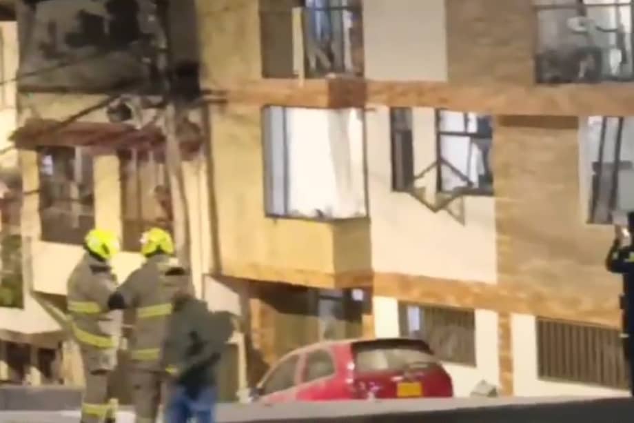 Una de las detonaciones ocurrió en el sector de Ondas del Otún, donde la onda expansiva causó daños en un establecimiento comercial y varias viviendas.