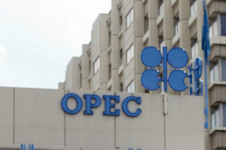 Los proveedores de la Organización de Países Exportadores de Petróleo se mueven al unísono. / Bloomberg News