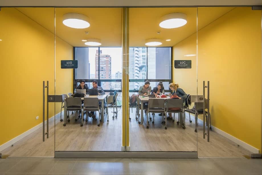 En la Universidad Central la ocupación no supera el 35 % de su capacidad para evitar aglomeraciones, son muchos los estudiantes que se están beneficiando de la reapertura gradual, que, podrá ser definitiva durante 2021.