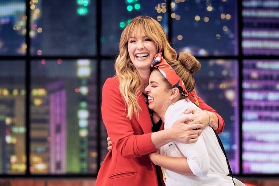 En redes sociales circula un video del momento cuando la comediante le hace un curioso reclamo a la presentadora del reality de cocina y que no salió al aire.