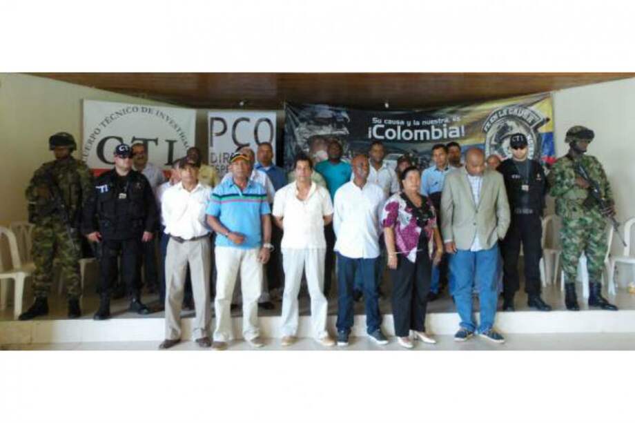 'No es delito reunirse con paras para hacer escuelas': abogado de políticos de Urabá