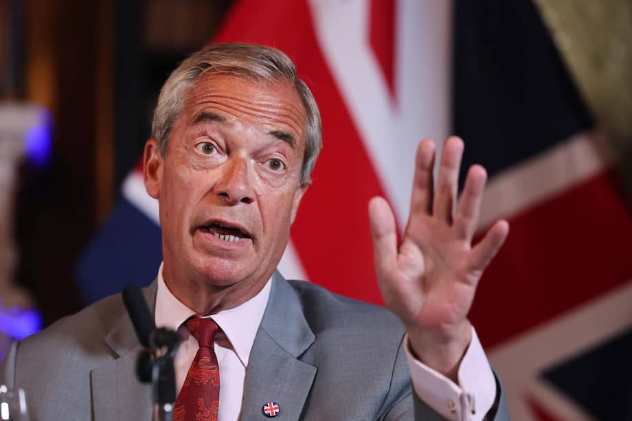 Nigel Farage planteó la reciente votación como una batalla entre “la gente de Clacton contra el ‘establishment’”, con el objetivo de frustrar la “trampa” en torno a sus finanzas.