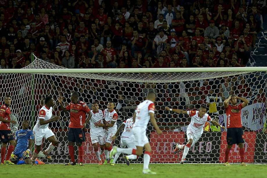 Francisco Meza celebra el empate de Santa Fe en Medellín. Foto: AFP