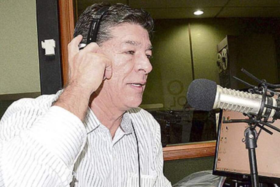 Benítez en la redacción de Caracol Radio.