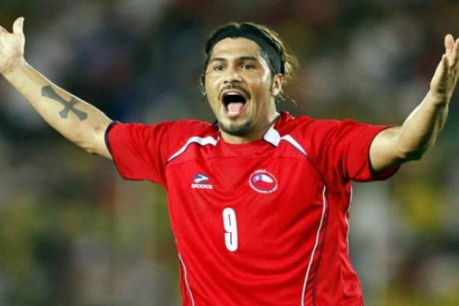 Reinaldo Navia en su época de futbolista de la selección chilena. / EFE