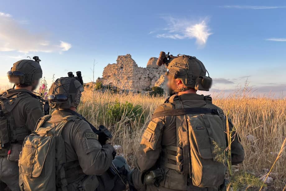 El Ejército de Israel anunció este domingo que lleva días operando en torno al castillo de Beaufort, una posición estratégica en el sur del Líbano y al norte del río Litani, sobre el que ha expandido su invasión en los últimos días.