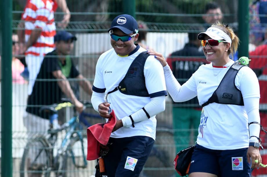 Ana María Rendón y Andrés Pila, integrantes de los equipos de tiro con arco recurvo femenino y masculino. / Juegos Bolivarianos
