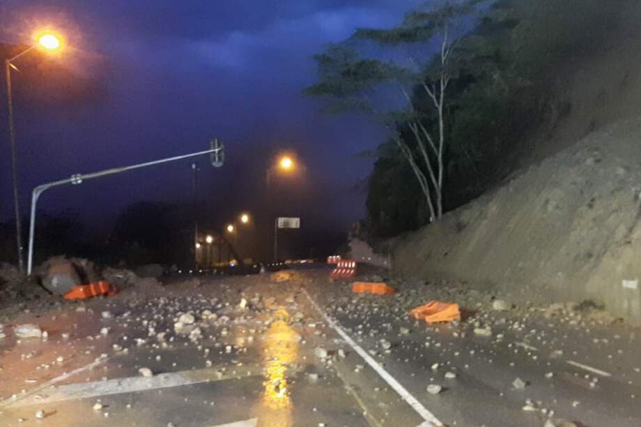 Las lluvias de la noche provocaron nuevos derrumbes en la Vía al Llano en el kilómetro 58.