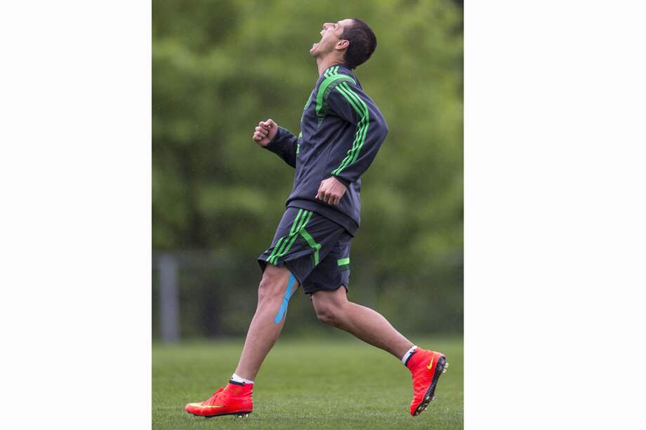 Con sus goles, el delantero Javier ‘Chicharito’ Hernández espera darle a México una gran alegría en el Mundial de Brasil. / EFE