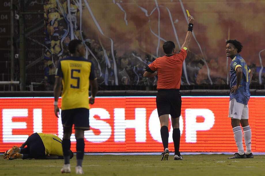 Cuadrado (dere.), amonestado en el minuto 66 de partido.