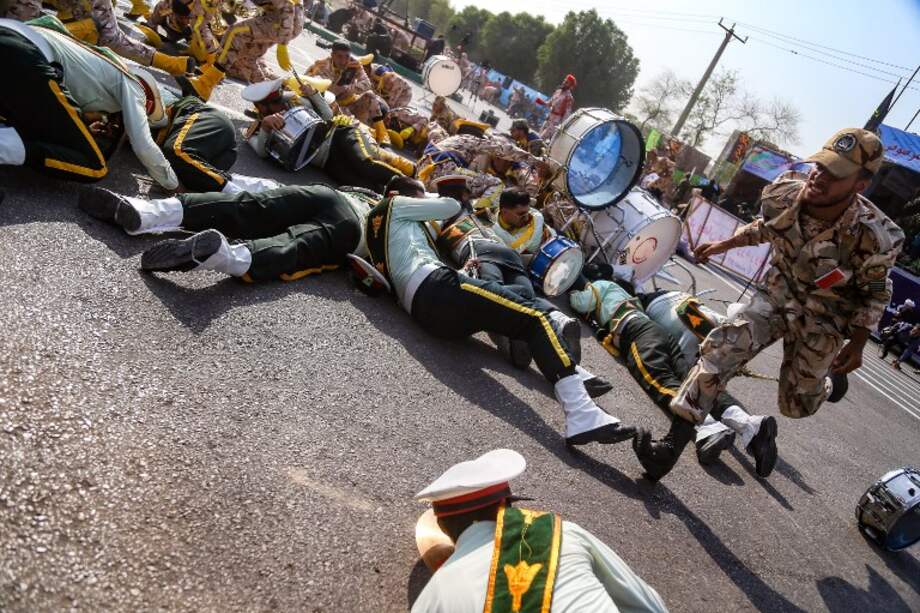 El desfile militar de Ahvaz se celebraba, al igual que en otras ciudades de Irán, con motivo de la Semana de la Sagrada Defensa. / AFP