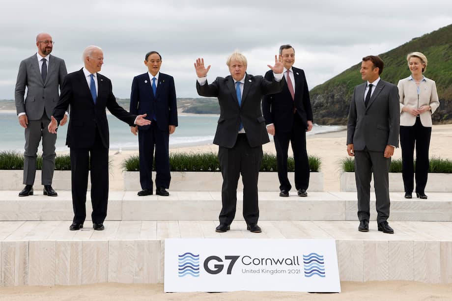 El presidente del Consejo Europeo. Charles Michel, el presidente de Estados Unidos, Joe Biden, el primer ministro de Japón, Yoshihide Suga, el primer ministro británico, Boris Johnson, el primer ministro de Italia, Mario Draghi, el presidente francés, Emmanuel Macron y la presidenta de la Comisión Europea Ursula von der Leyen, durante el inicio de la reunión del G7.