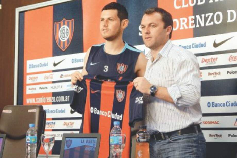 El defensa colombiano Pedro Franco, en su presentación como nuevo jugador del Ciclón. / Prensa San Lorenzo
