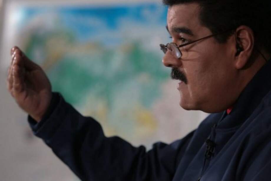 Oposición en Venezuela dice tener más de un millón de firmas para pedir revocatoria de Maduro