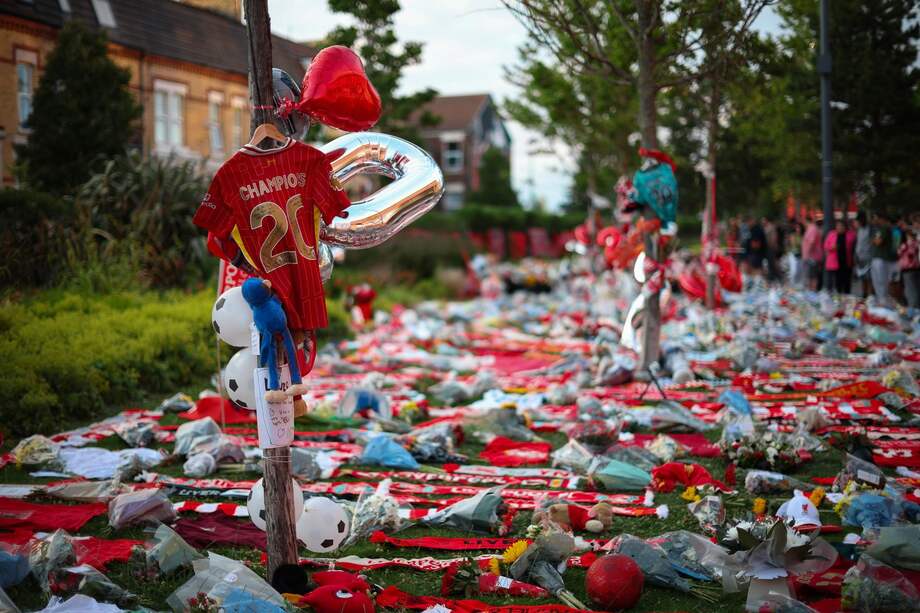 La muerte de Diogo Jota conmovió grandes escenarios. Desde el emotivo homenaje de Oasis hasta tributos en Wimbledon, Mundial de Clubes, la MLS y los estadios de Liverpool y Wolverhampton en Inglaterra.