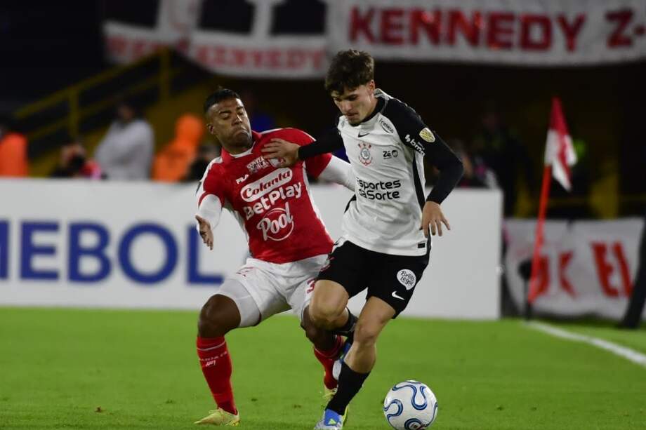 Independiente Santa Fe ganaba con gol de Hugo Rodallega y estaba sumando tres puntos vitales en la Copa Libertadores, pero Corinthians encontró el empate en el tiempo de adición y silenció El Campín.