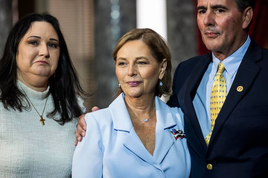 Darline Graham Nordone (C), hermana del exsenador de Carolina del Sur Lindsey Graham