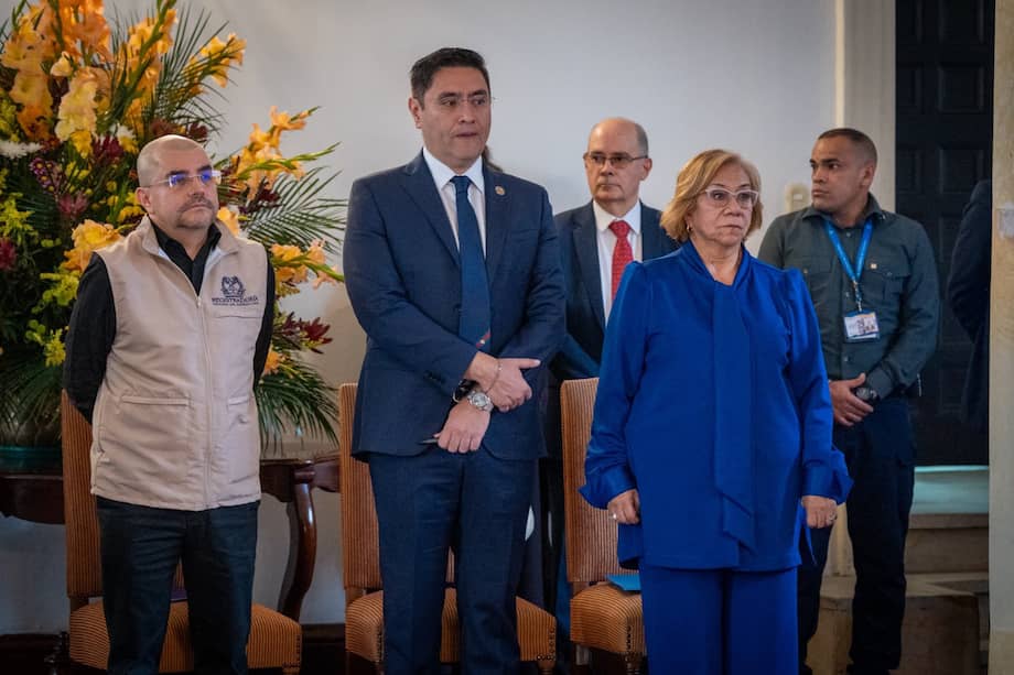 Cancillería durante apertura de las elecciones presidenciales en el exterior.